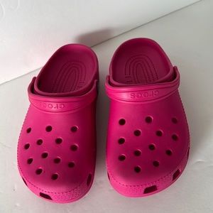 Childrens unisex Fuchsia Crocs size 3